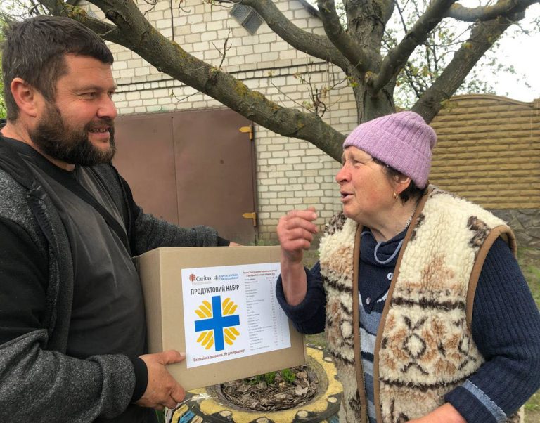 Caritas Ukraine_Distribution food packages (c)Caritas International